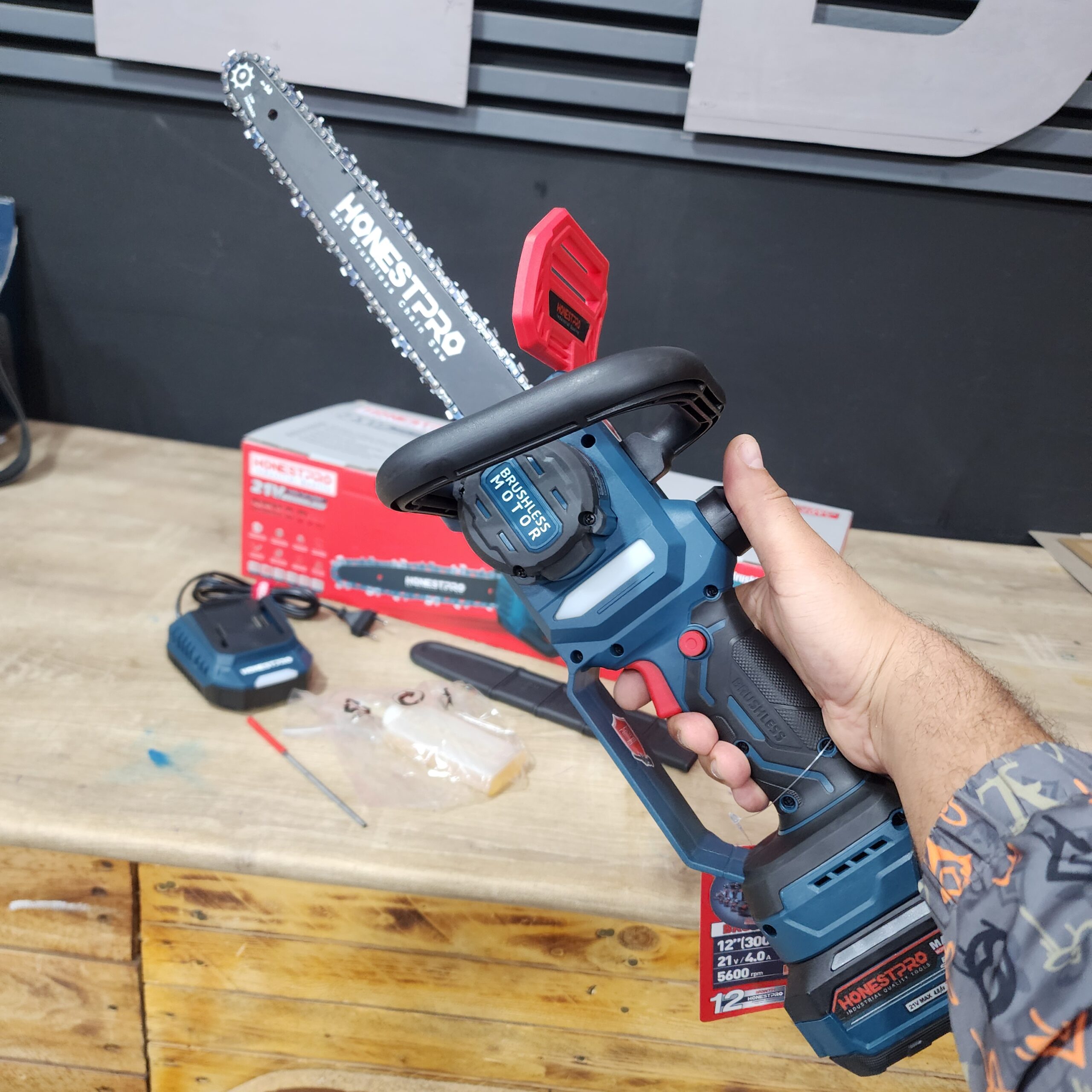 Scie à chaîne sans f4il et sans balais 21v HONESTPRO YAE2663